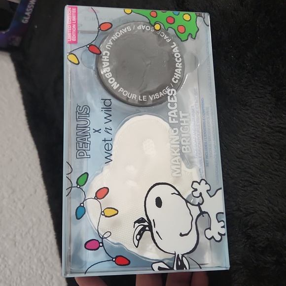 wet n wild Other - Peanuts Snoopy wet n wild face scrub set